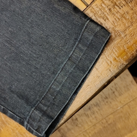 st John's Bay Denim Capri Size 10 Darker Wash Classic Style - Picture 5 of 12